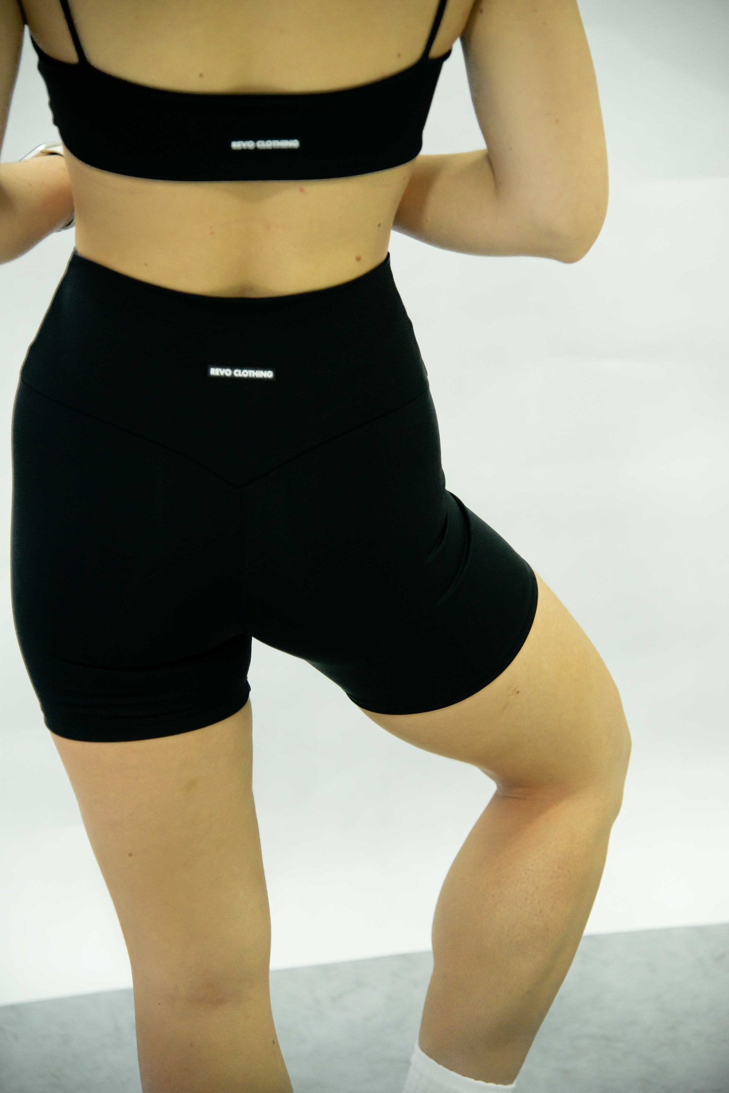 SHORT SKIN